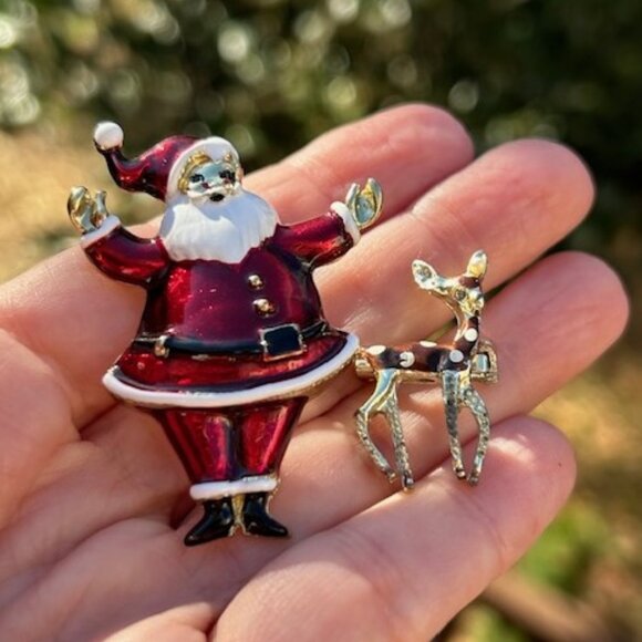 HOLIDAY🎄🎄Santa and Reindeer Vintage BROOCH SET - Picture 1 of 5